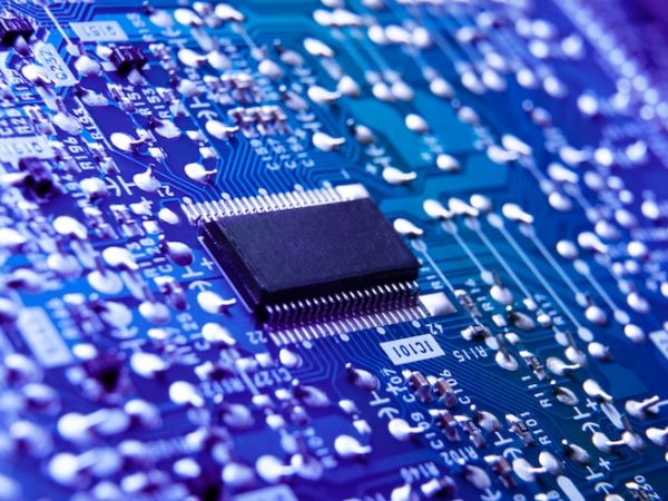 Placa embarcada: qual a diferença entre microcontrolador e microprocessador